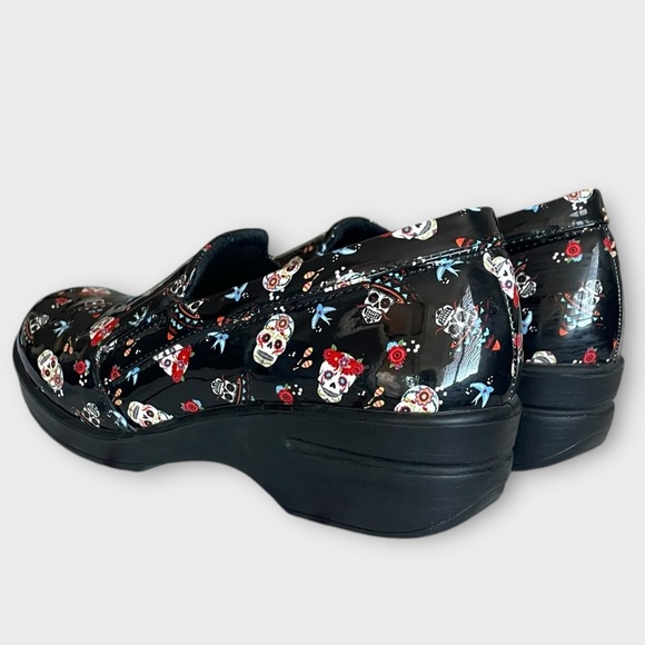 Easy Street Easy Works Clogs Womans 10 Wide Black Sugar Skulls Goth Halloween - Picture 4 of 8
